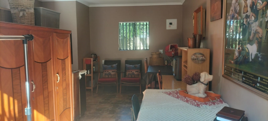 5 Bedroom Property for Sale in Langenhovenpark Free State